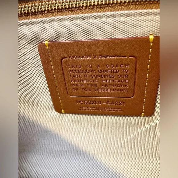 Coach LTD EDITION COACH X TOM WESSELMANN TURNLOCK WRISTLET LIPS IVORY CA221 - Picture 8 of 12